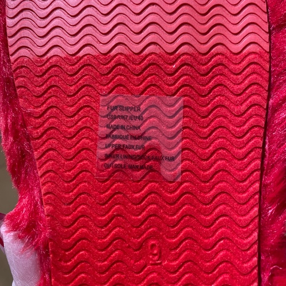 BNWT Sz 9 Red Fabletics Slippers w/ Satin Case - Picture 5 of 6